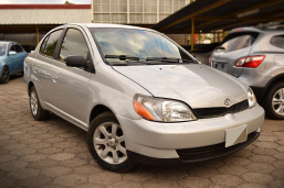Precioso TOYOTA YARIS 2002 en Managua Transmision: Automatico, Exterior: beige, Interior: TELA Precio: $5,500, Kilometros: 100000Tipo de Vehiculo: Sedanes